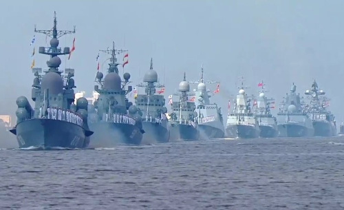 Парад кораблей в день ВМФ
